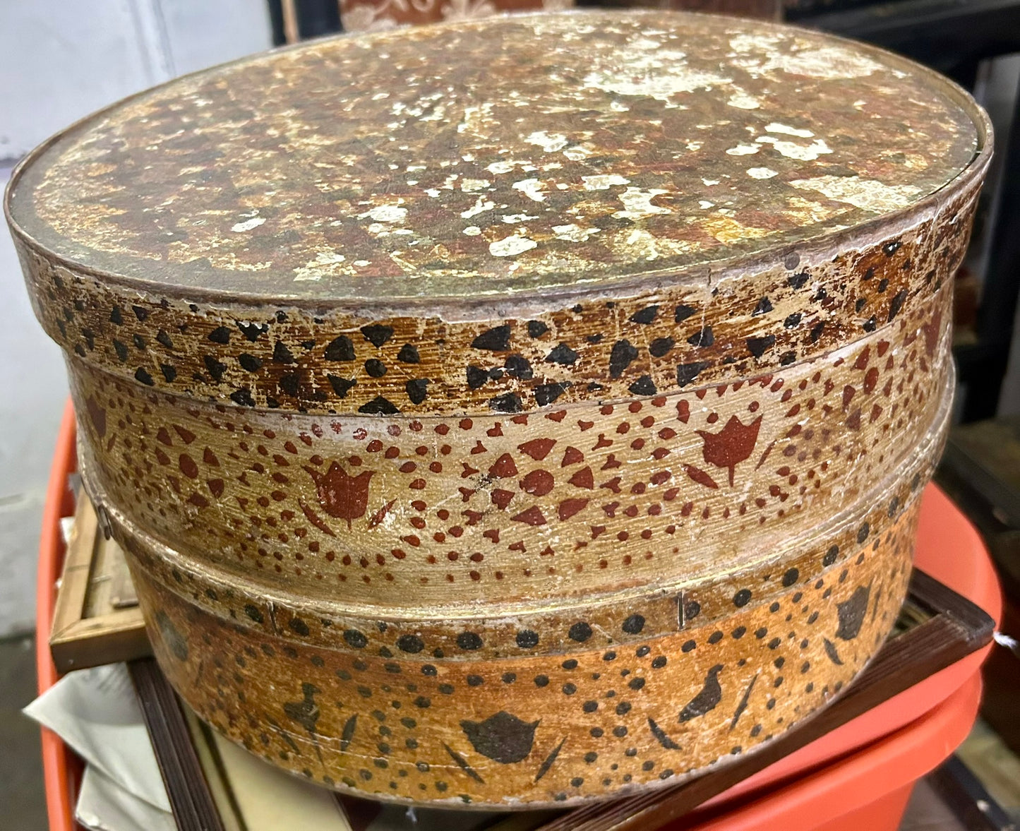 FOLK ART ANTIQUE ROUND WOODEN BOX WITH STENCILED UNUSUAL DESIGNS
