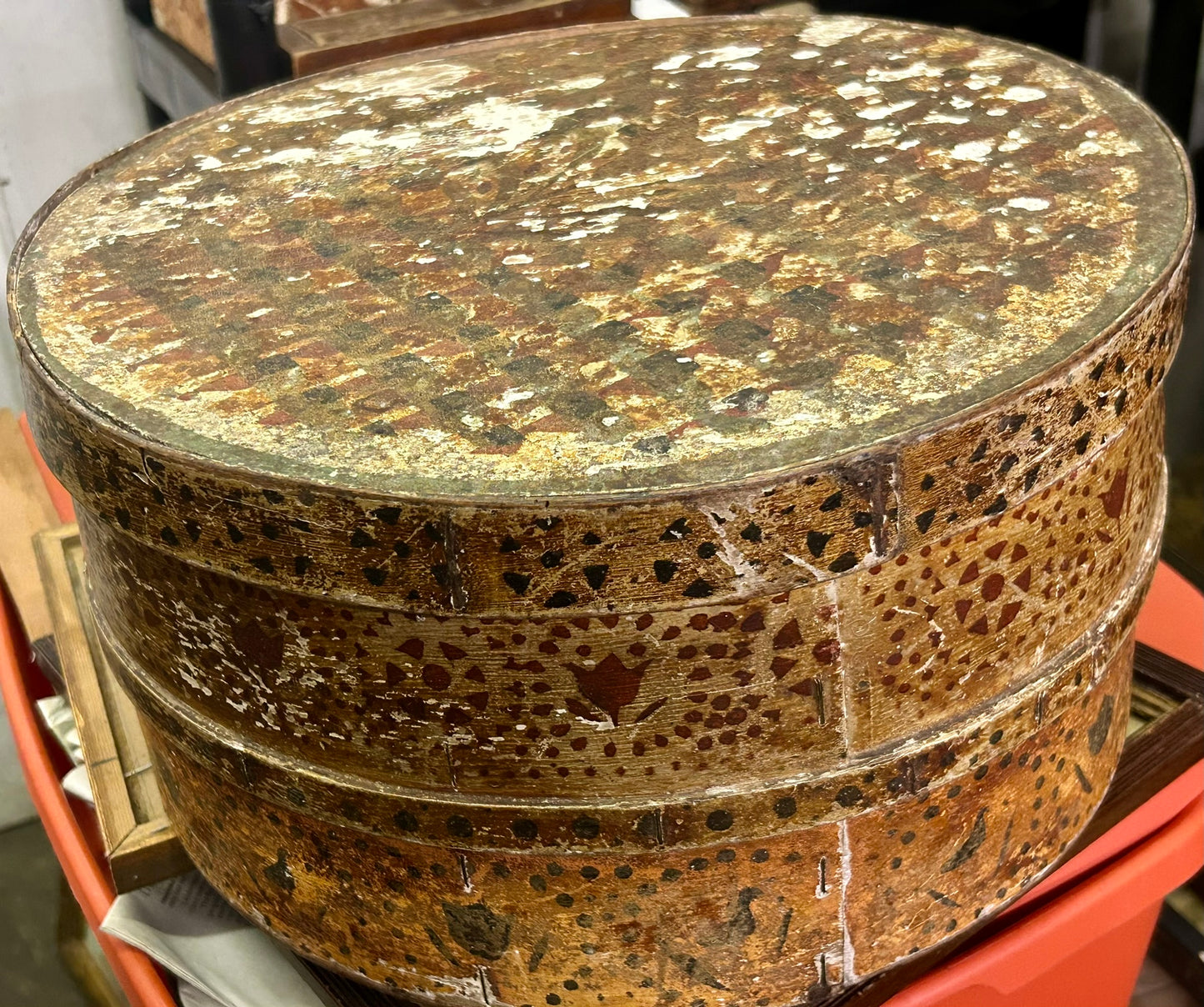 FOLK ART ANTIQUE ROUND WOODEN BOX WITH STENCILED UNUSUAL DESIGNS