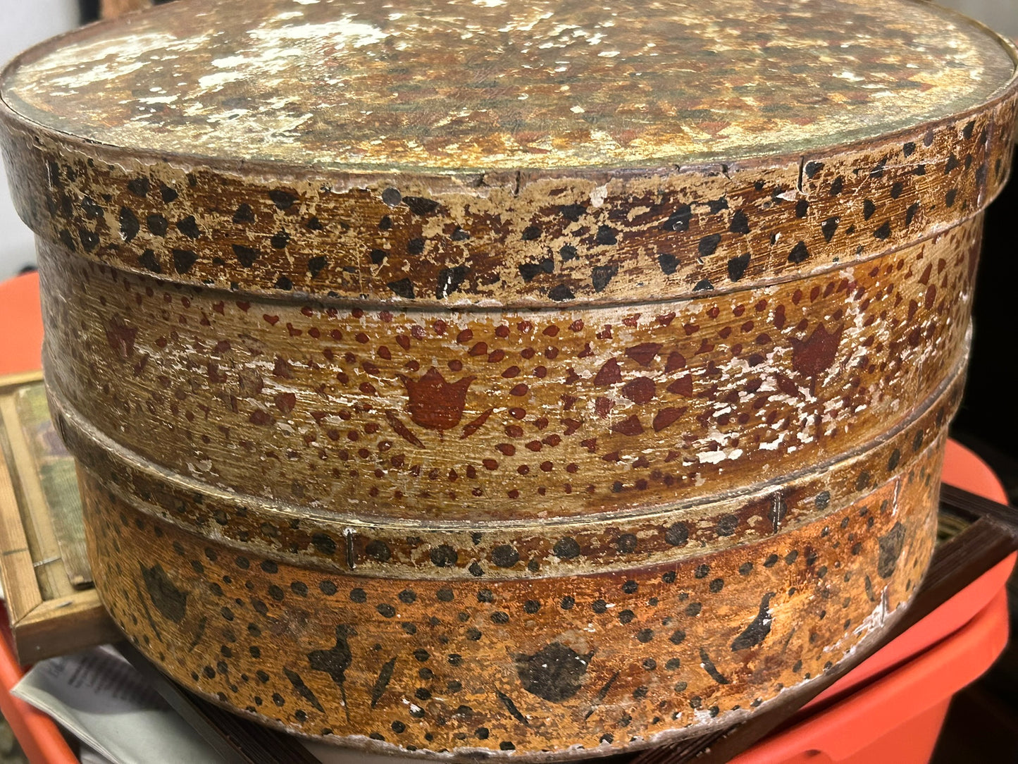 FOLK ART ANTIQUE ROUND WOODEN BOX WITH STENCILED UNUSUAL DESIGNS