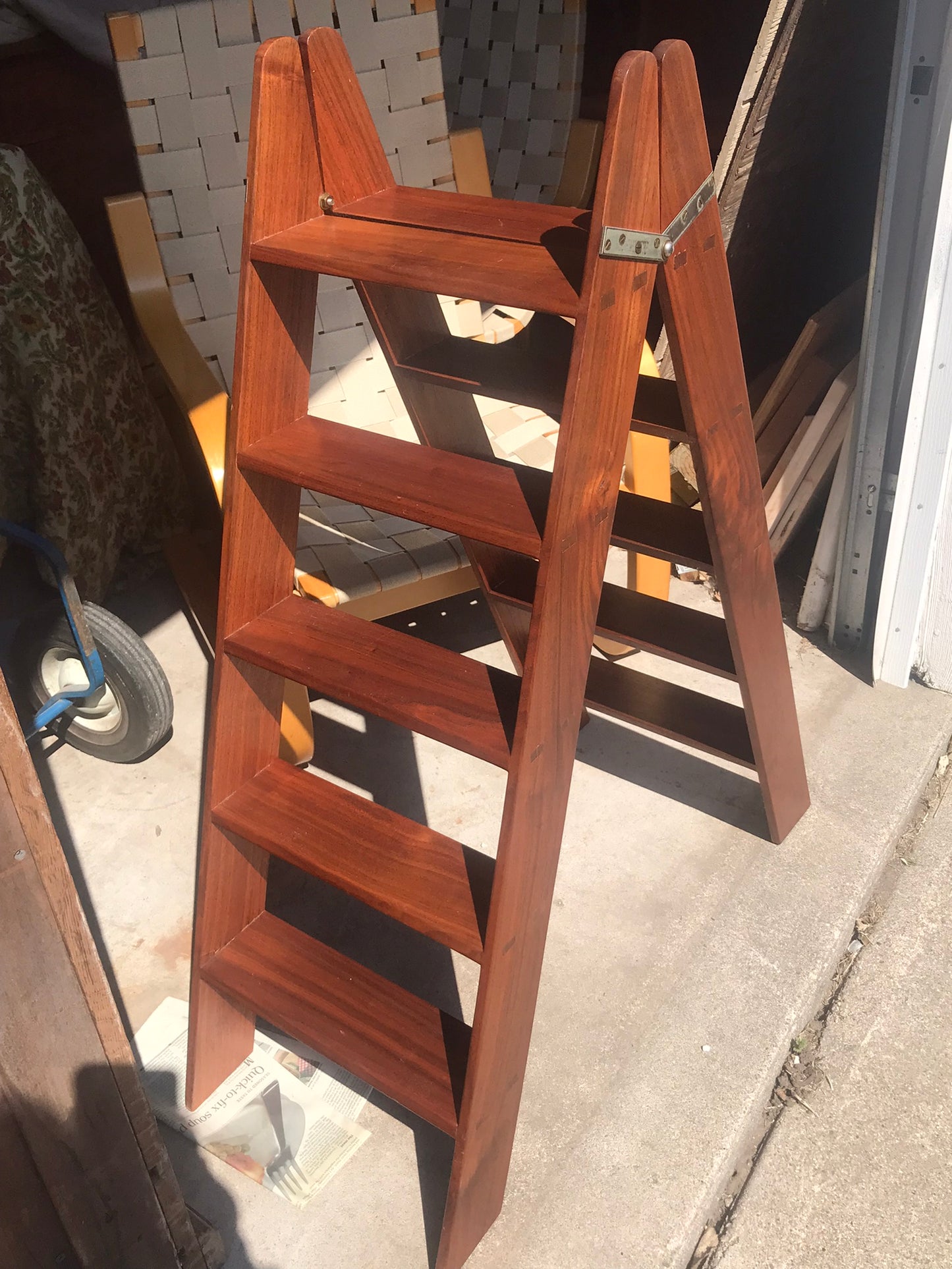 MID CENTURY MODERN QUALITY LIBRARY LADDER