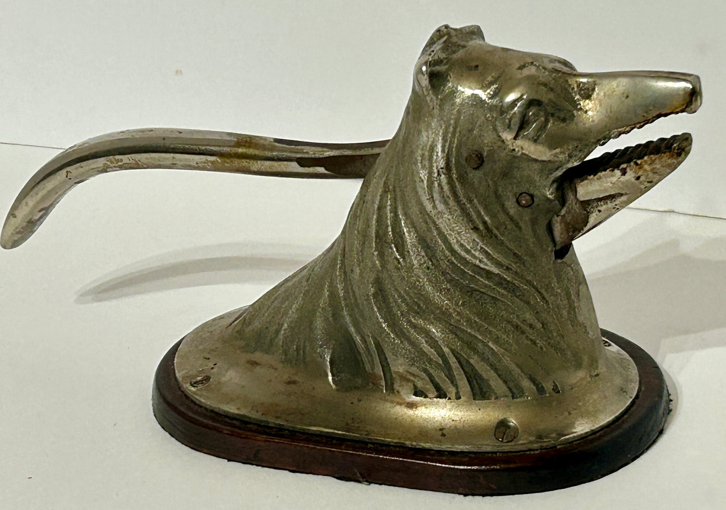 ANTIQUE CAST IRON NUT CRACKER OF FIGURAL DOG