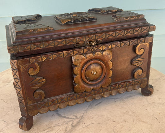 ANTIQUE FOLK ART DECORATED WOOD BOX
