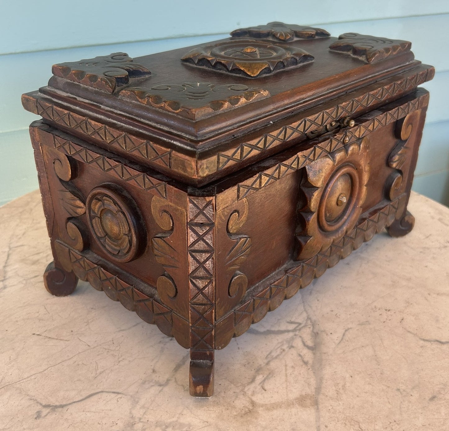 ANTIQUE FOLK ART DECORATED WOOD BOX