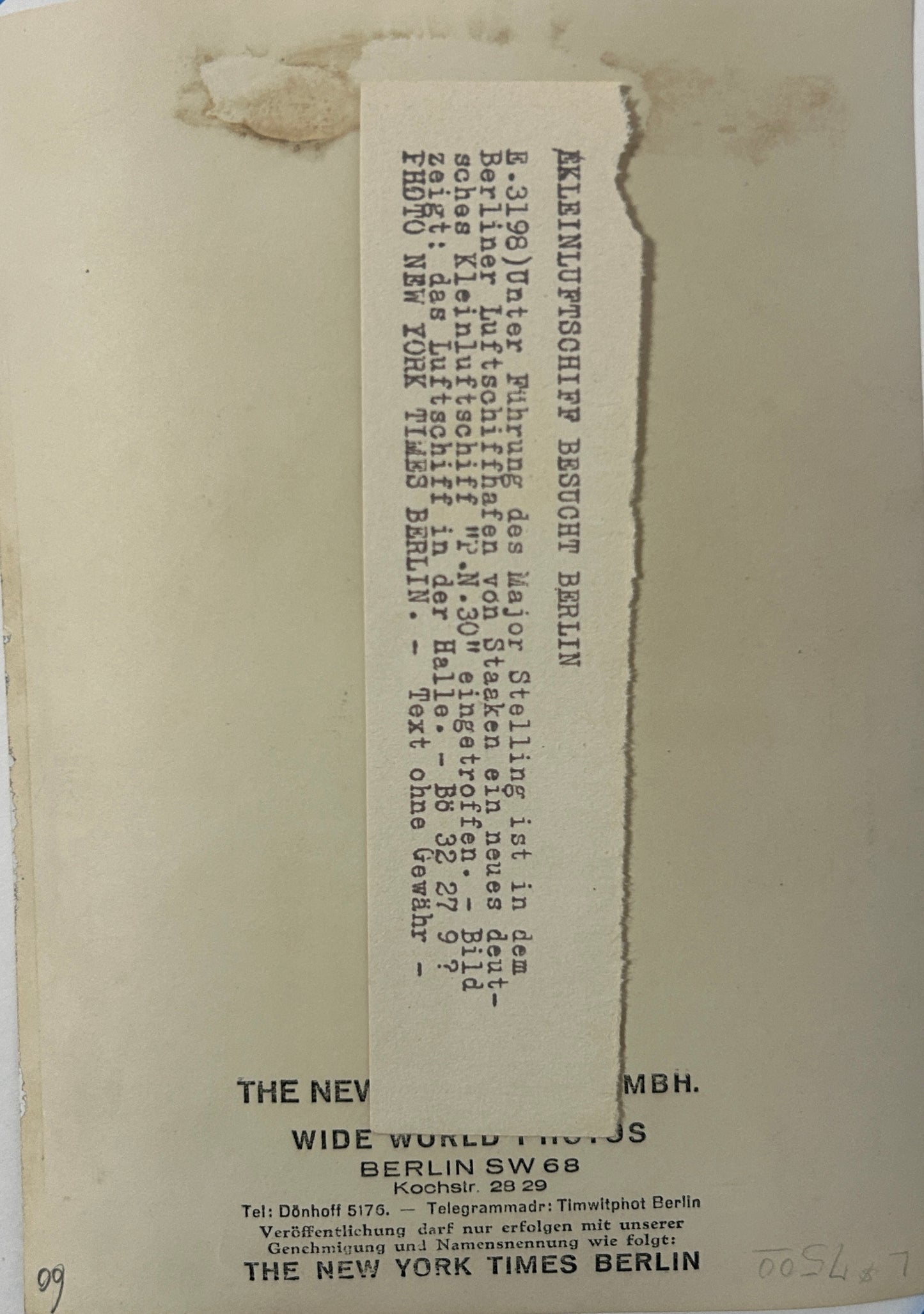 PHOTO OF 1930S GERMAN BLIMP FROM NEWS WIRE