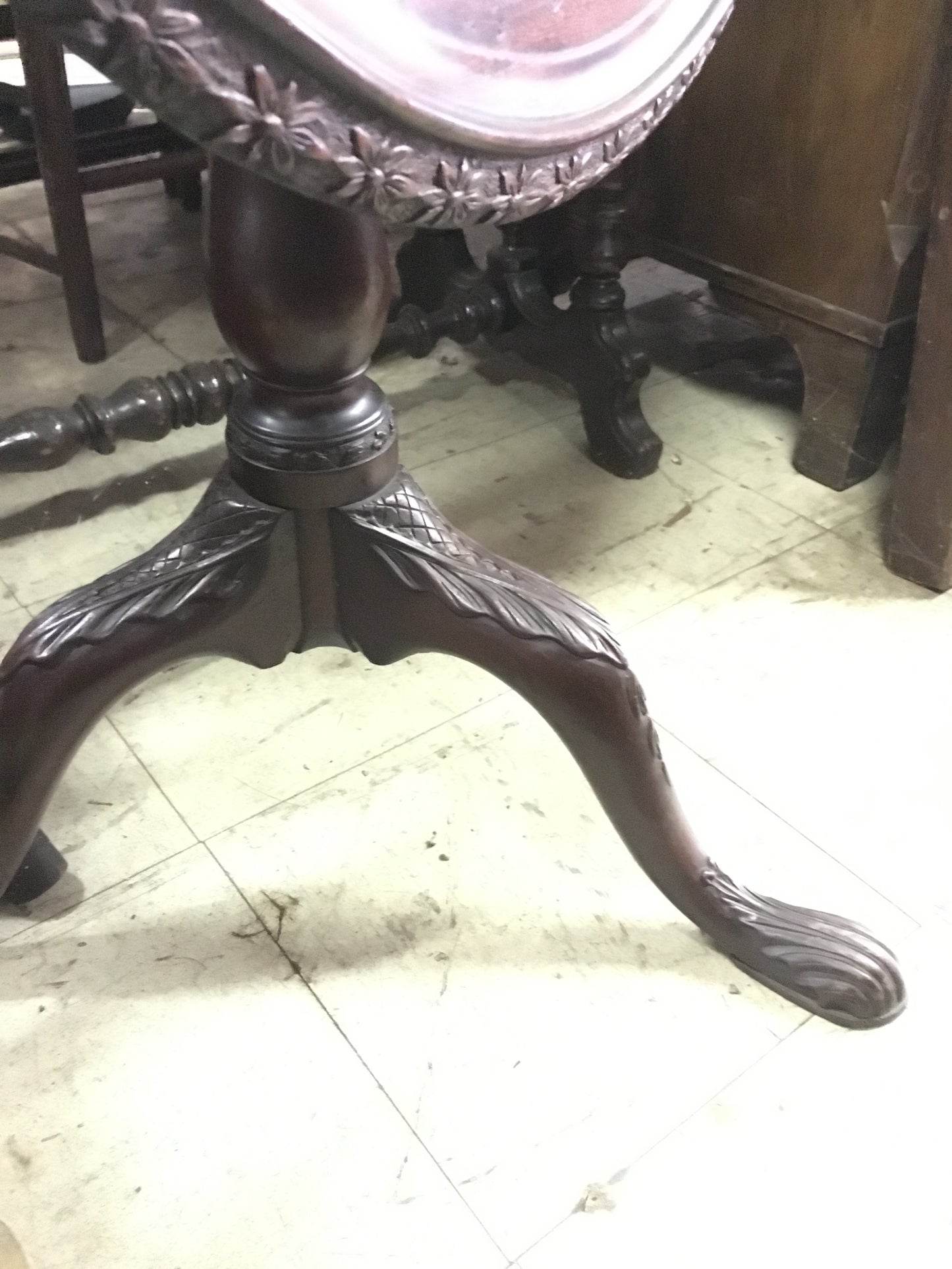 LATE 1700'S TILT TOP MAHOGANY TABLE