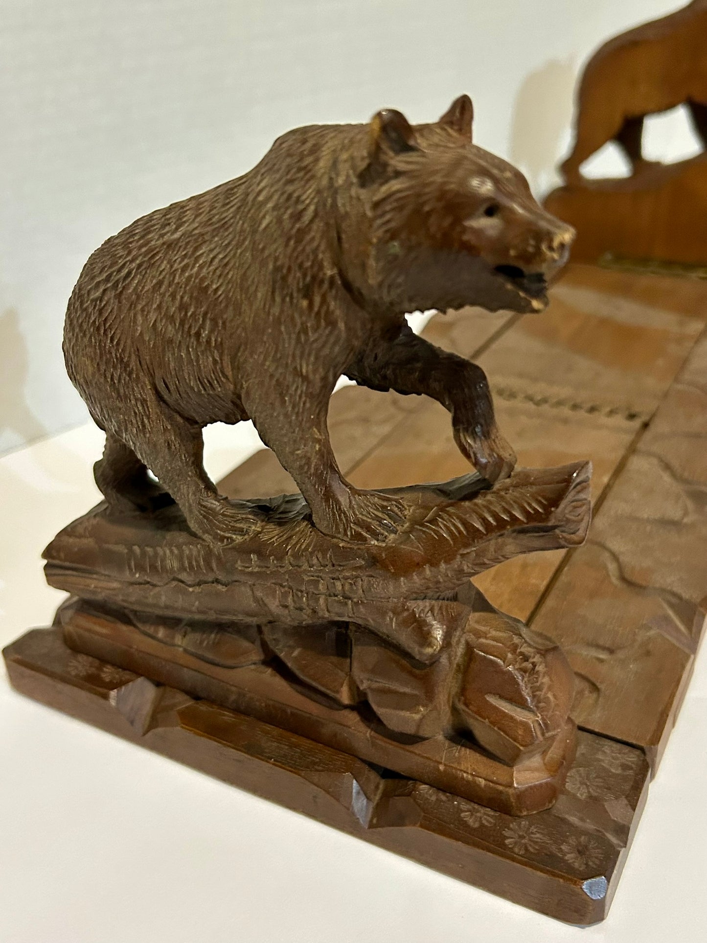 BLACK FOREST CARVED BEARS ANTIQUE BOOK ENDS HOLDER