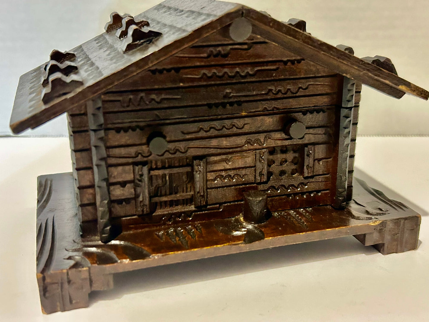 BLACK FOREST WOODEN CABIN ANTIQUE MUSIC BOX