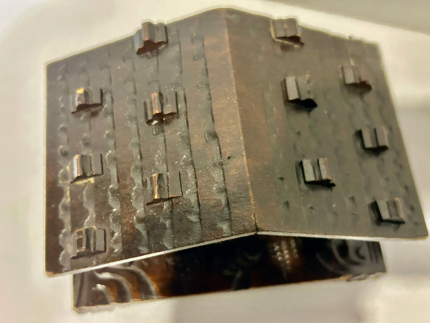 BLACK FOREST WOODEN CABIN ANTIQUE MUSIC BOX