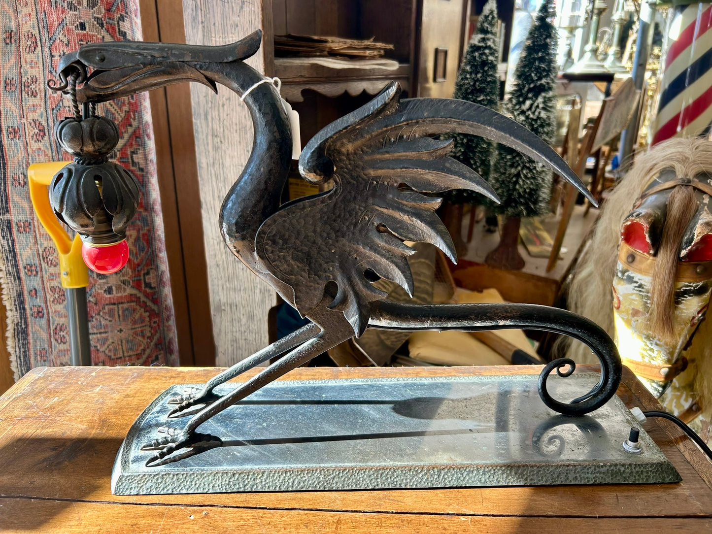 PHOENIX BIRD HAMMERED METAL DECO TABLE LAMP