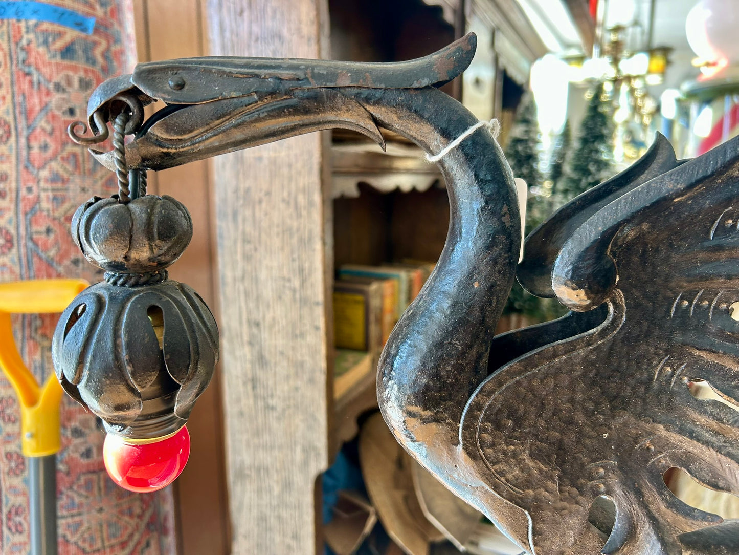 PHOENIX BIRD HAMMERED METAL DECO TABLE LAMP