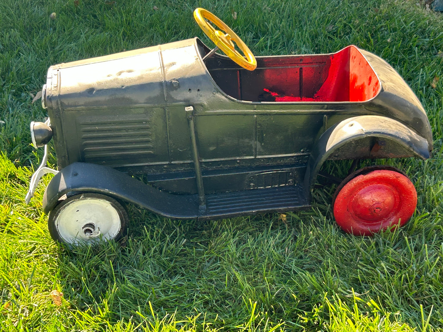 UNRESTORED 1930's PEDAL CAR CONVERTIBLE