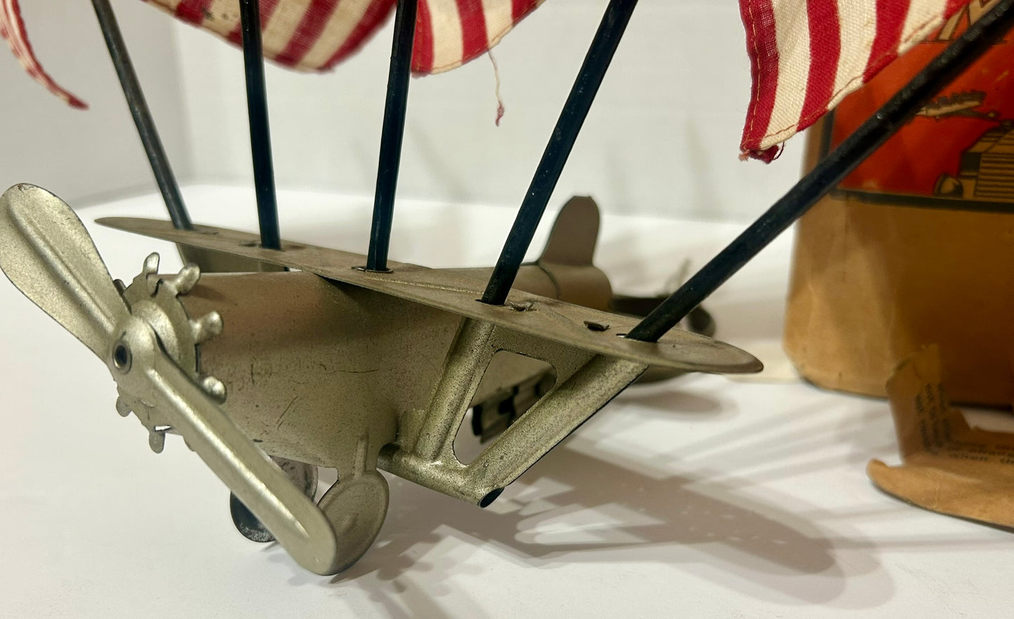 RADIATOR SPIRIT OF AMERICA AIRPLANE SHAPE FLAG HOLDER