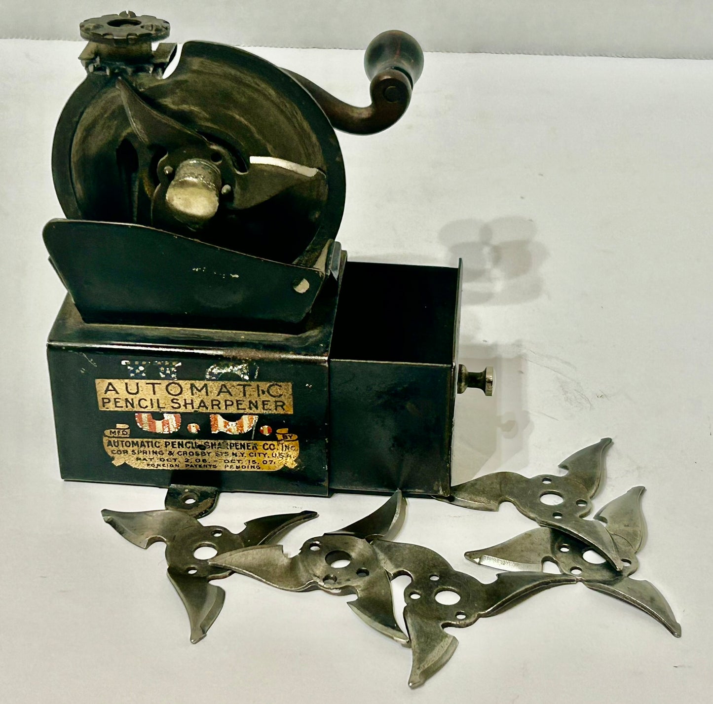 U.S. AUTOMATIC EARLY PENCIL SHARPENER