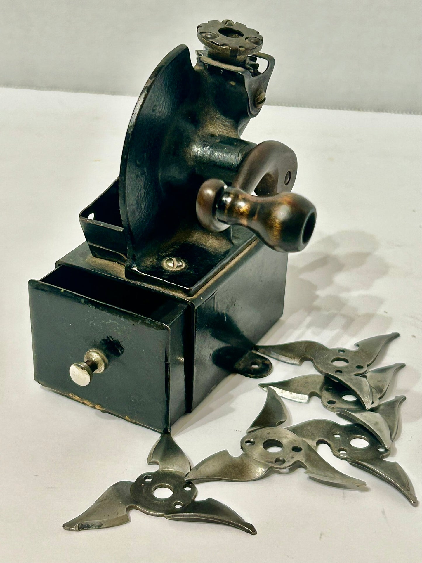 U.S. AUTOMATIC EARLY PENCIL SHARPENER