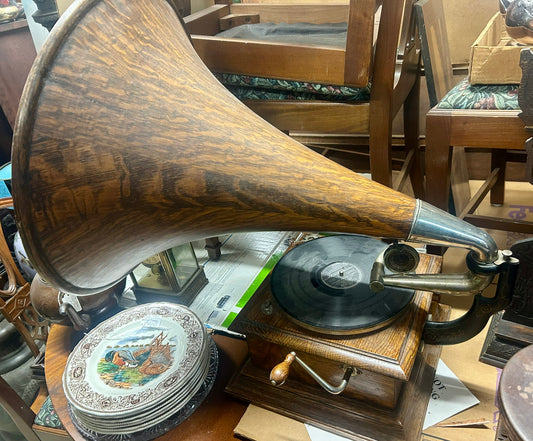 VICTOR II WOOD HORN DISC RECORD PLAYER