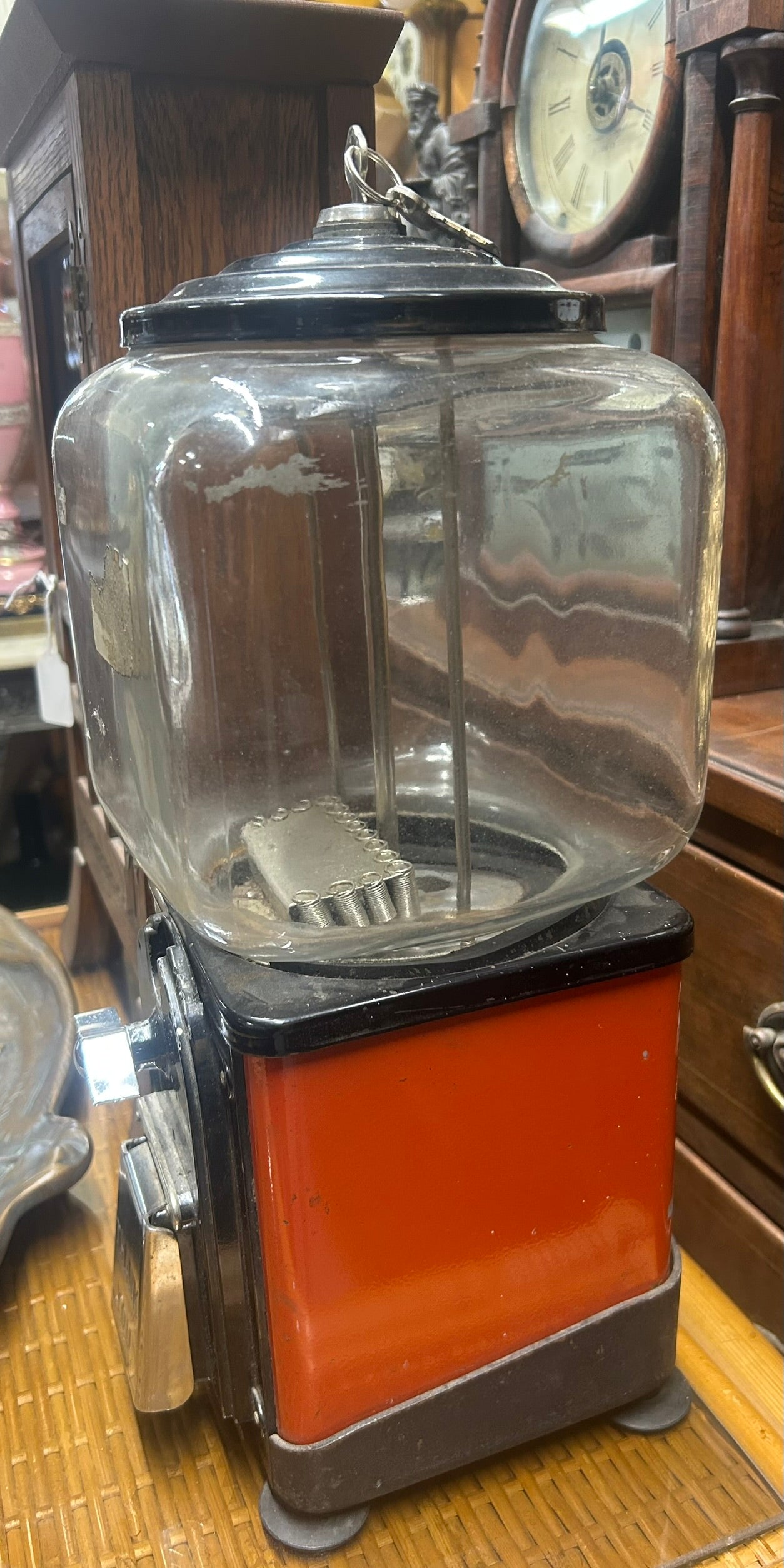 COIN OP GUMBALL OR PEANUT MACHINE WITH KEY