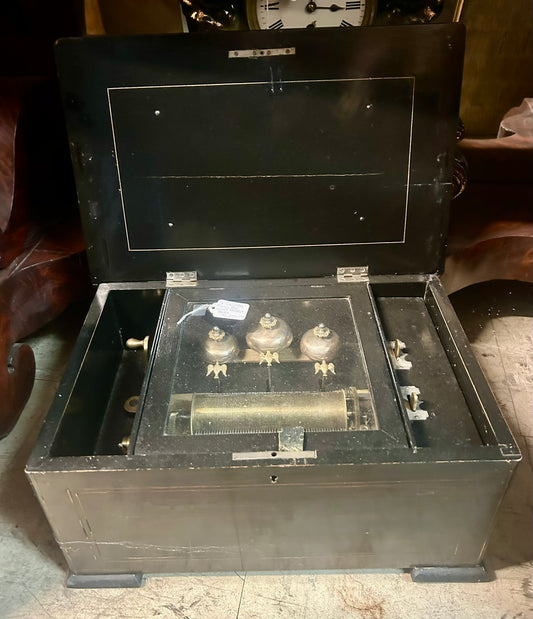 CYLINDER MUSIC BOX WITH BELLS AND BIRD HAMMERS