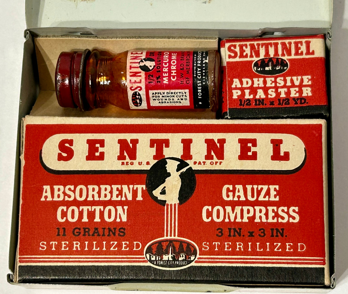 WW II PILOT AND PLANES ILUSTRATIONS ON TIN SENTINEL JUNIOR ACE FIRST AID KIT