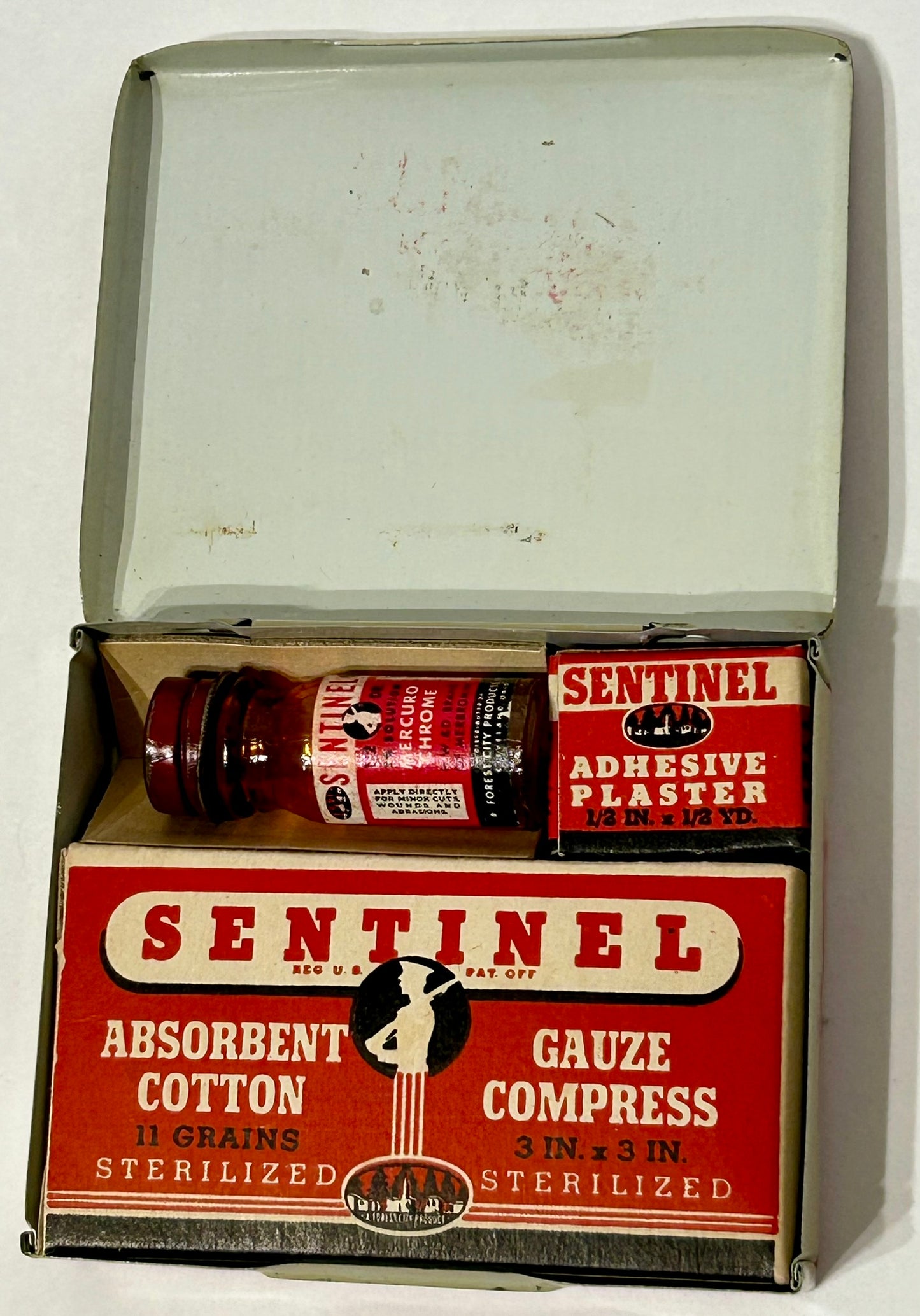 WW II PILOT AND PLANES ILUSTRATIONS ON TIN SENTINEL JUNIOR ACE FIRST AID KIT