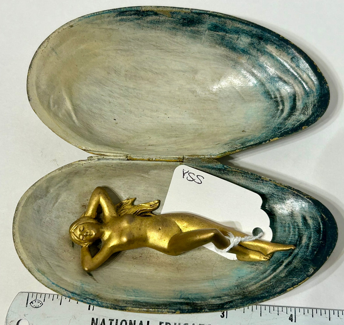 VIENNA BRONZE SEASHELL WITH NUDE INSIDE