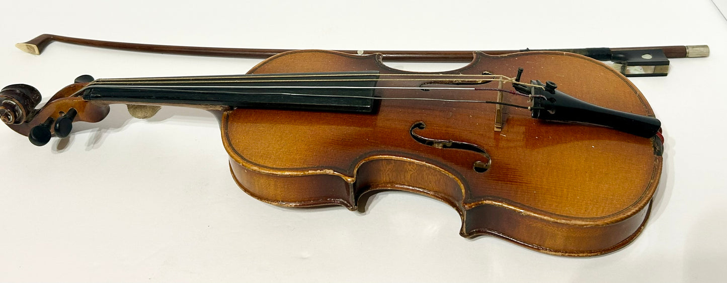 STRADIVARIUS 1/10TH SIZE CHILDS VIOLIN WITH BOW AND CASE