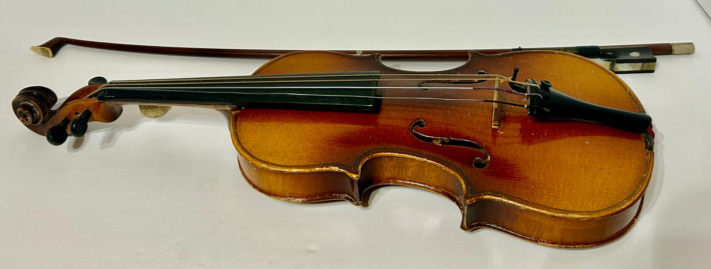 STRADIVARIUS 1/10TH SIZE CHILDS VIOLIN WITH BOW AND CASE