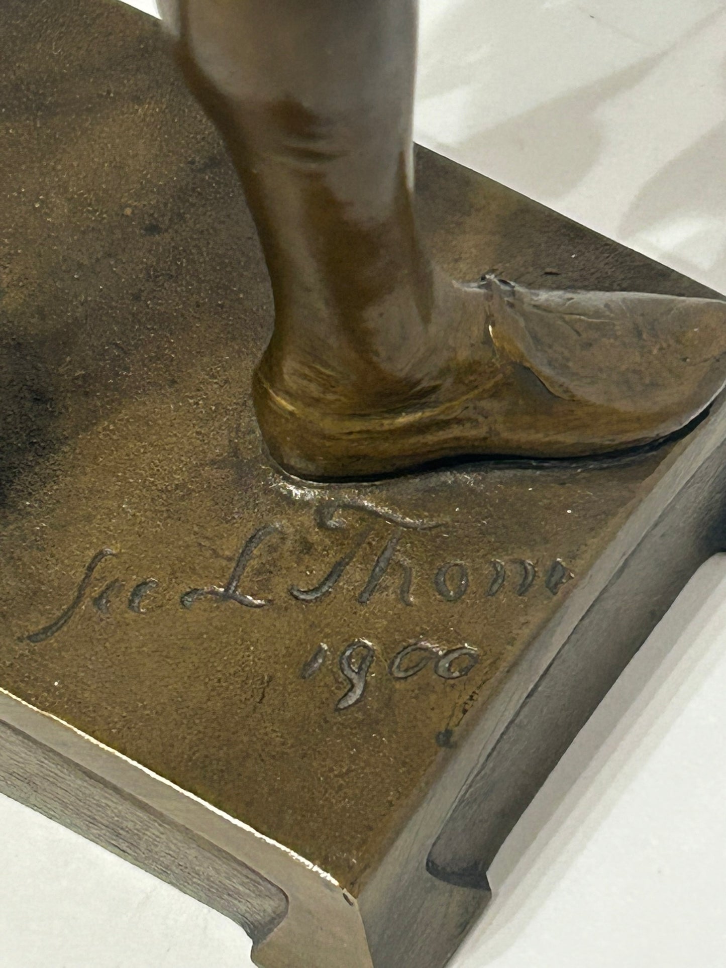 BRONZE OF SWORDSMAN SIGNED THOM 1900