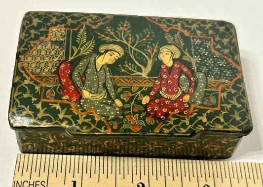 ANTIQUE PERSIAN DESIGN LACQUER SNUFF BOX