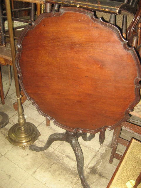 ANTIQUE LATE 1700's MAHOGANY TILT TOP TEA TABLE