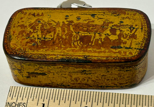ANTIQUE SNUFF BOX WITH YELLOW WOOD WITH DEER DESIGN