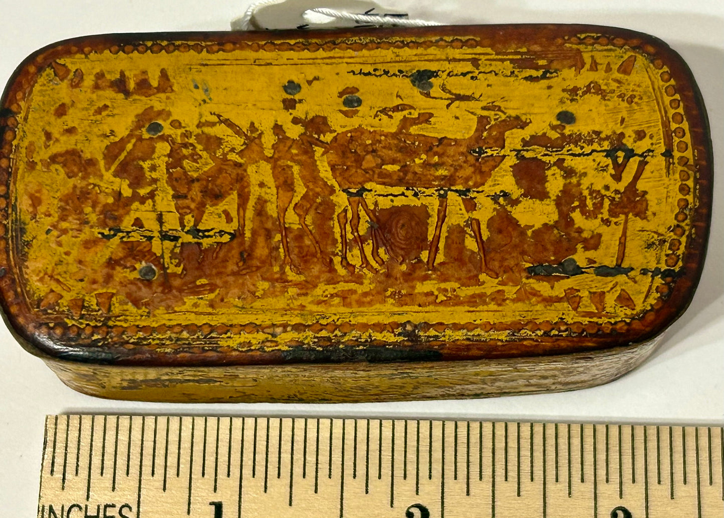 ANTIQUE SNUFF BOX WITH YELLOW WOOD WITH DEER DESIGN