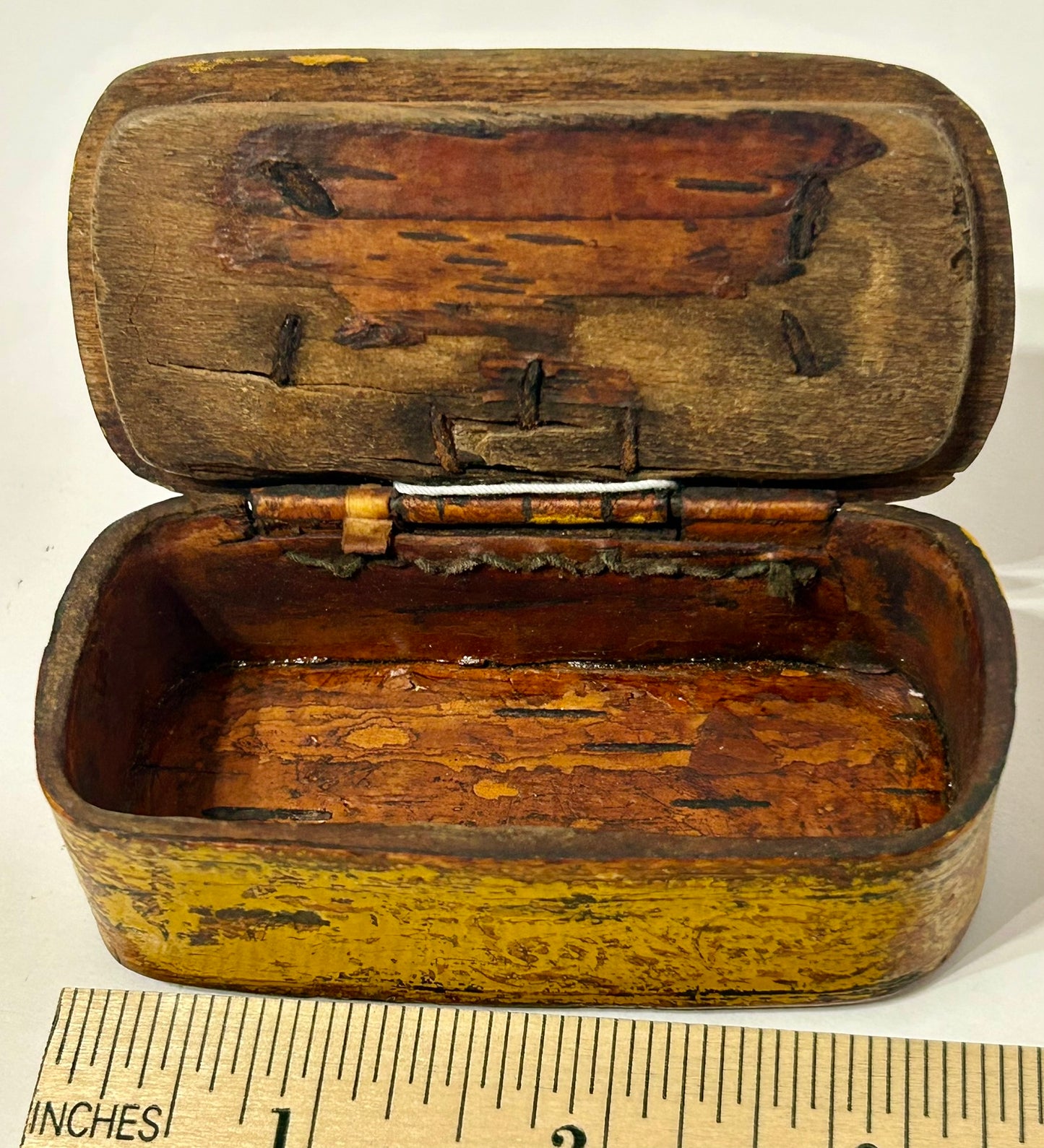 ANTIQUE SNUFF BOX WITH YELLOW WOOD WITH DEER DESIGN