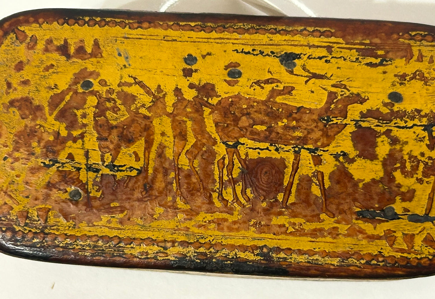 ANTIQUE SNUFF BOX WITH YELLOW WOOD WITH DEER DESIGN