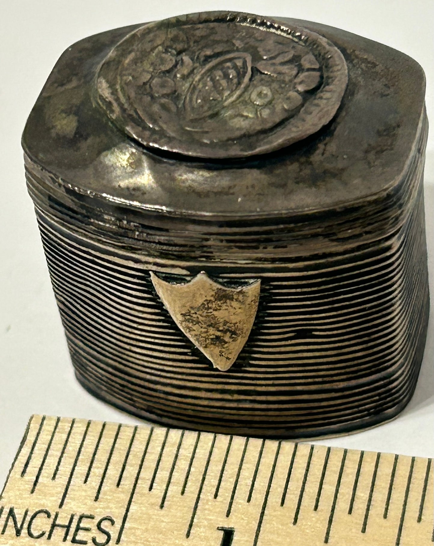 ANTIQUE SILVER SMELLING SALTS BOX CIRCA 1800