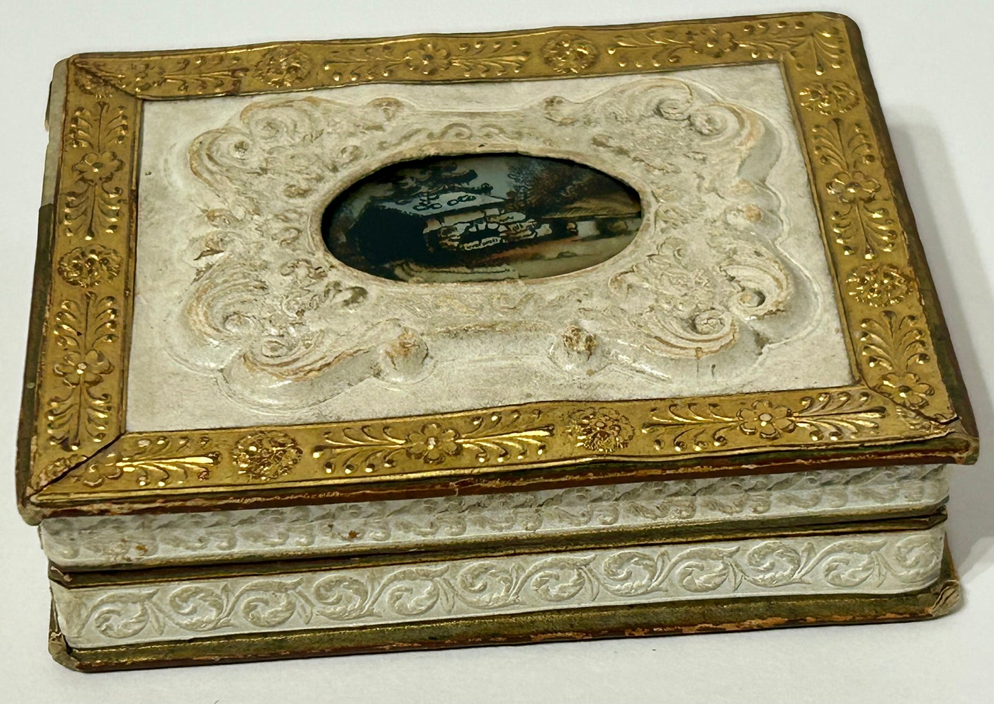 ANTIQUE EMBOSSED PAPER BOX WITH SCENE UNDER GLASS INSERT IN LID