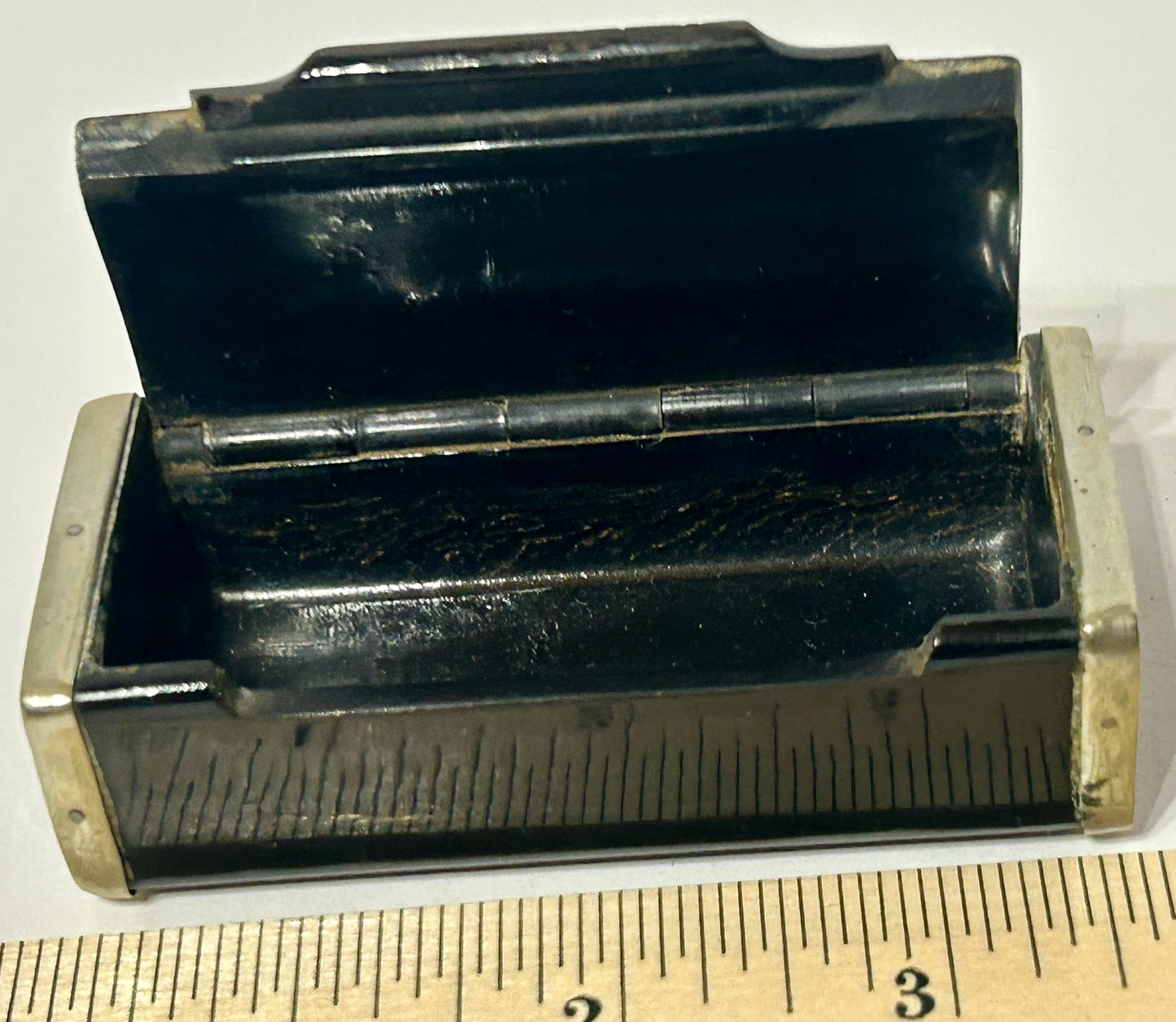SNUFF BOX WITH TORTOISE SHELL AND SILVER LID