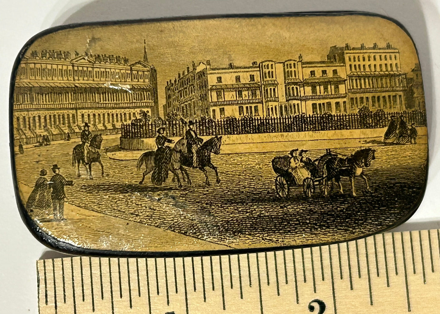 ANTIQUE PAPER MACHE SNUFF BOX WITH STREET SCENE
