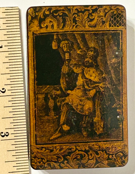 ANTIQUE SNUFF BOX IN PAPER MACHE WITH "KING" DESIGN ON LID