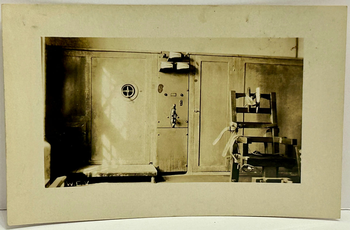 ANTIQUE REAL PHOTO POSTCARD OF ELECTRIC CHAIR AT STATE PRISION FARM IN RAIFORD, FLORIDA