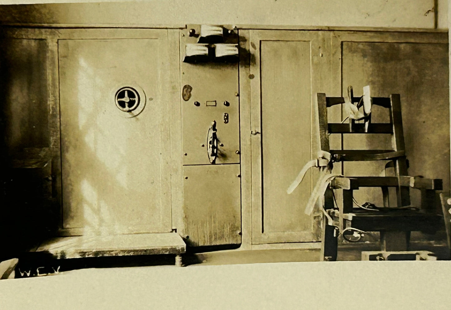 ANTIQUE REAL PHOTO POSTCARD OF ELECTRIC CHAIR AT STATE PRISION FARM IN RAIFORD, FLORIDA