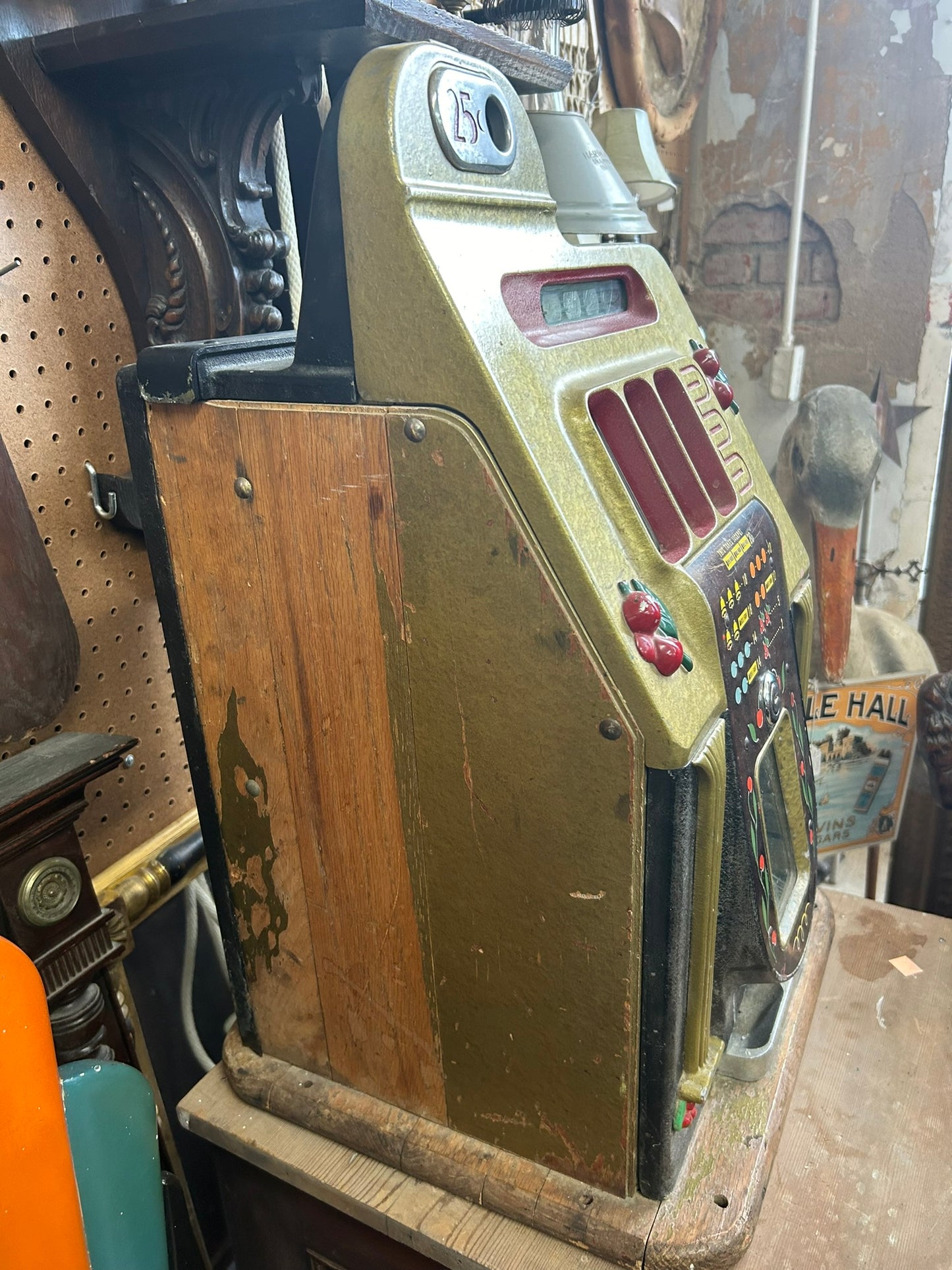 EARLY MILLS QUARTER SLOT MACHINE