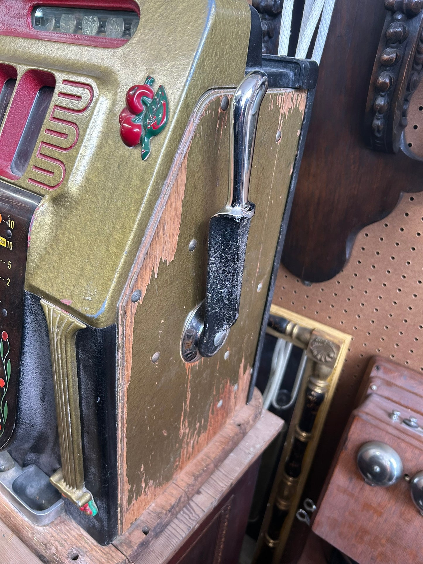 EARLY MILLS QUARTER SLOT MACHINE