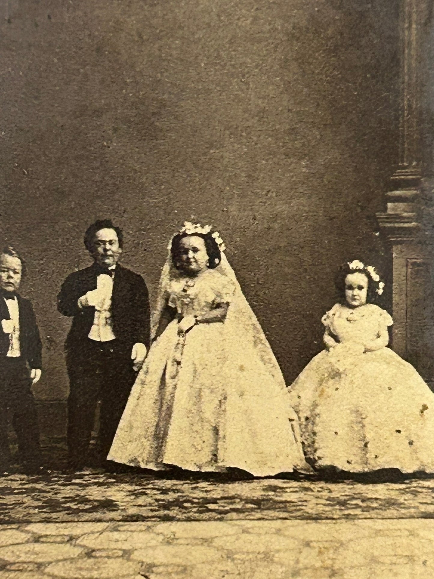 ANTIQUE CDV PHOTO OF FOUR MIDGETS IN WEDDING
