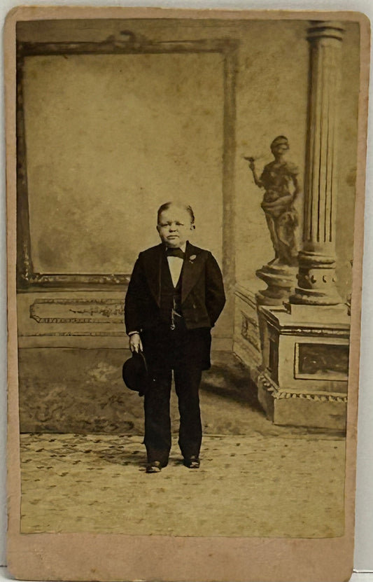 ANTIQUE CDV PHOTOGRAPH OF MIDGET