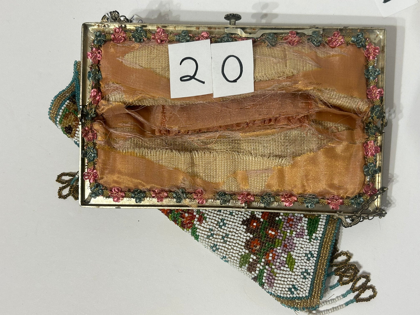 ANTIQUE BEADED FLORAL PURSE