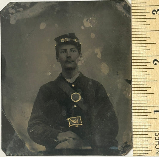 CIVIL WAR SOLDIER WITH KEPI HAT AND CROSS BELT TIN TYPE PHOTO