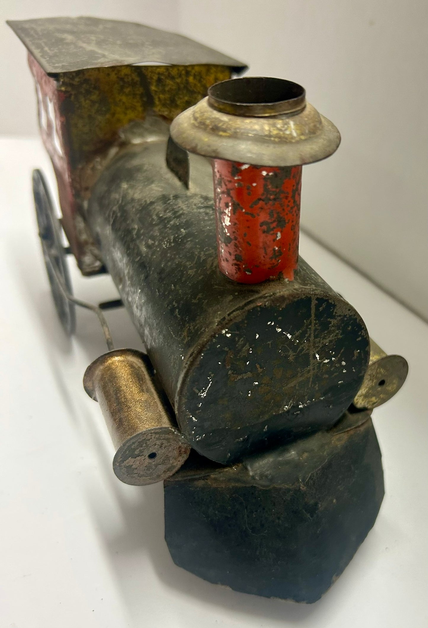 EARLY TIN CLOCKWORK WINDUP TOY FLOOR LOCOMOTIVE "SARATOGA"