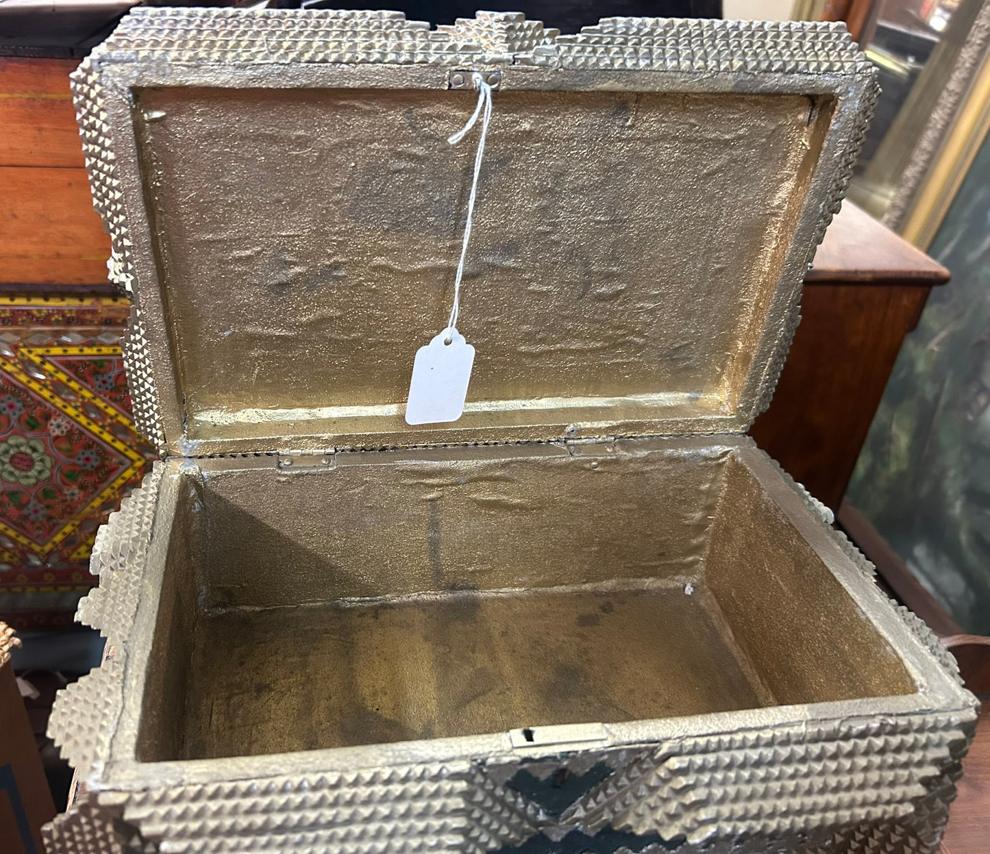 TRAMP ART PAINTED BOX