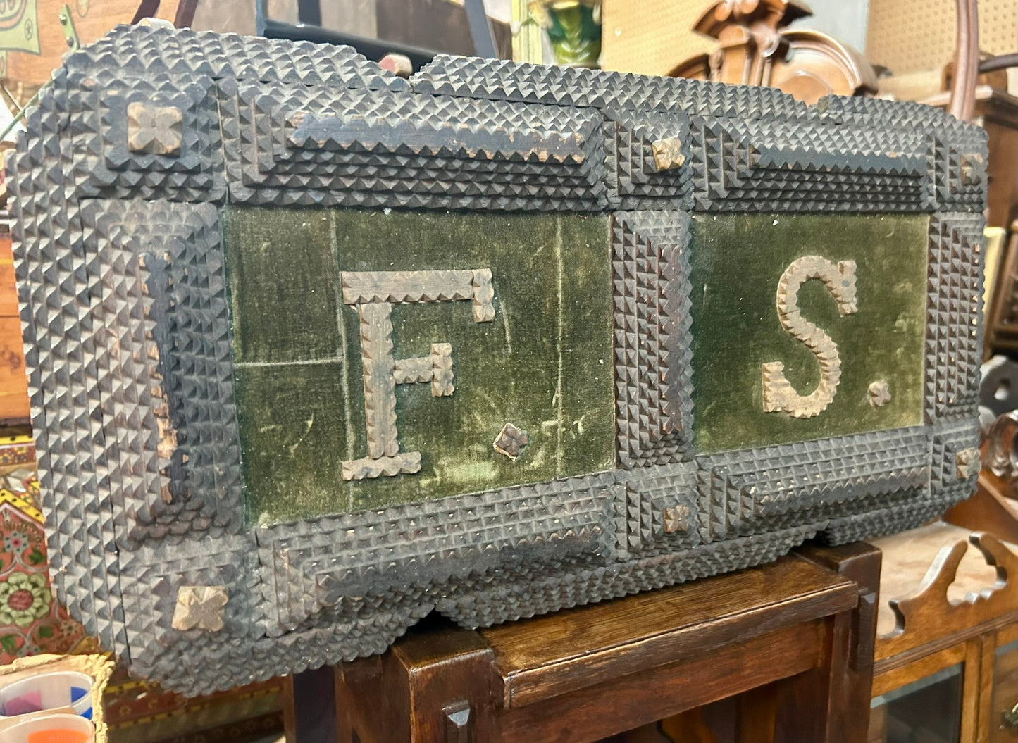 TRAMP ART LARGE BOX