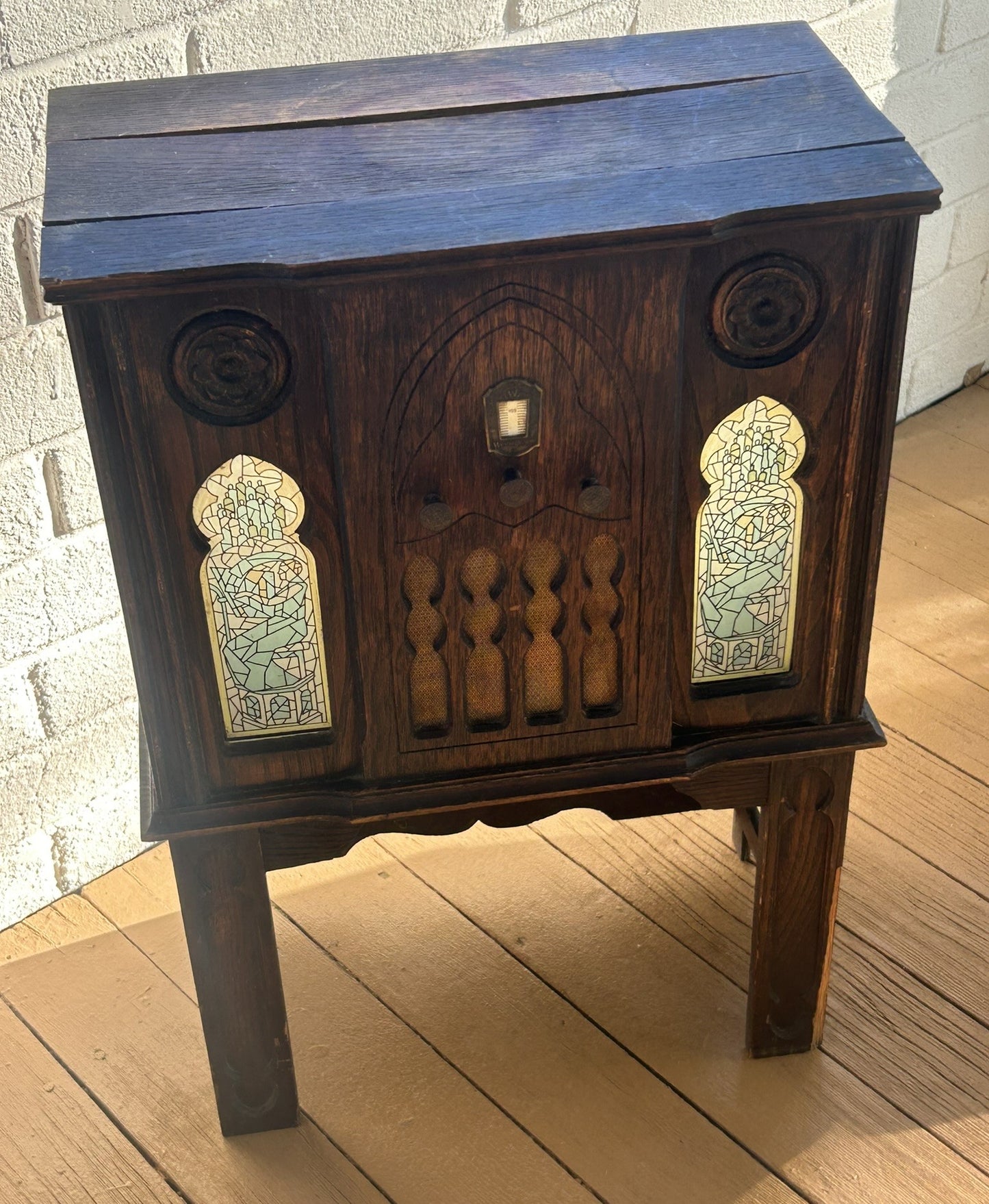 RADIO SHAPED WOOD 1930'S RARE LAMP